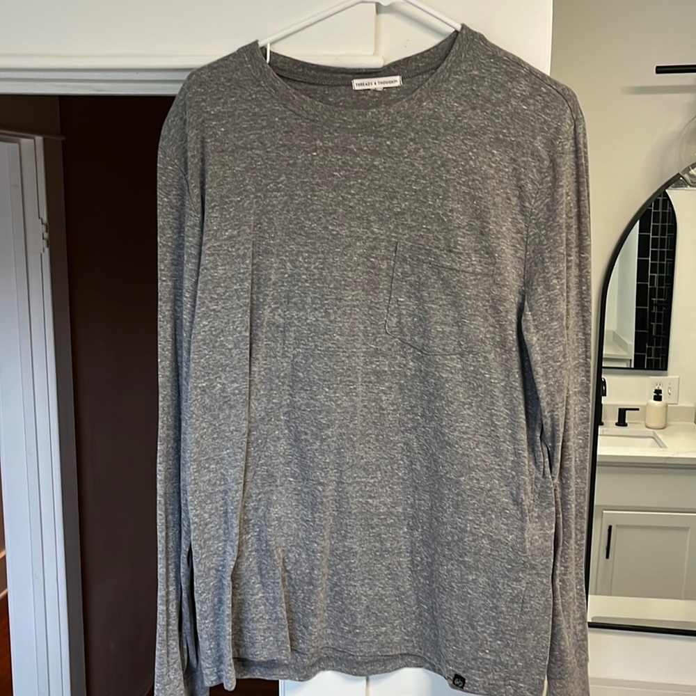Thread 4 thoughts Long sleeve w/ pocket